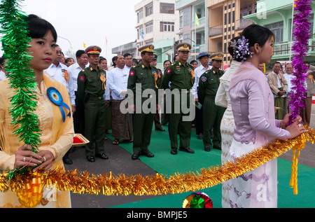 Myanmar. Burma. Bago. Einweihung der Brücke Erweiterung für Tag der Armee Stockfoto