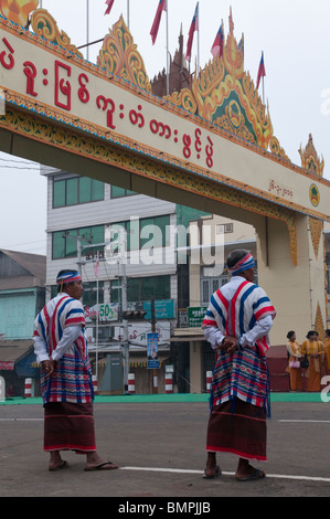 Myanmar. Burma. Bago. Einweihung der Brücke Erweiterung für Tag der Armee Stockfoto