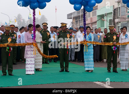 Myanmar. Burma. Bago. Einweihung der Brücke Erweiterung für Tag der Armee Stockfoto