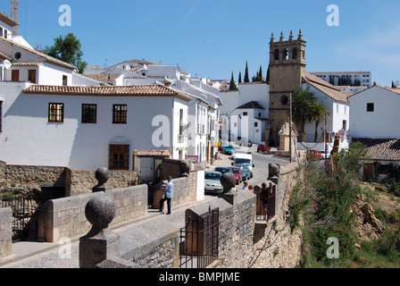 Blick Richtung Kirche Nuestro Padre Jesus, Ronda, Provinz Malaga, Andalusien, Südspanien, Westeuropa. Stockfoto