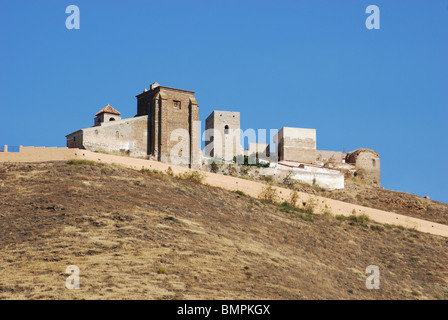 Burg am Hügel, Alora, Provinz Malaga, Andalusien, Spanien, Westeuropa. Stockfoto