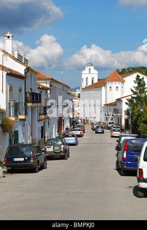 Dorfstraße, weiß gewaschen Dorf (Pueblo Blanco), Westeuropa Gaucin, Provinz Malaga, Andalusien, Spanien. Stockfoto