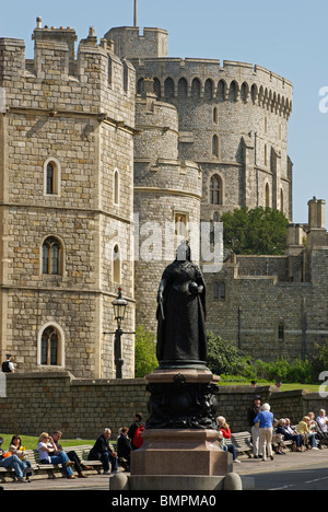 Windsor Castle und Statue von Königin Victoria, Nahaufnahme Stockfoto