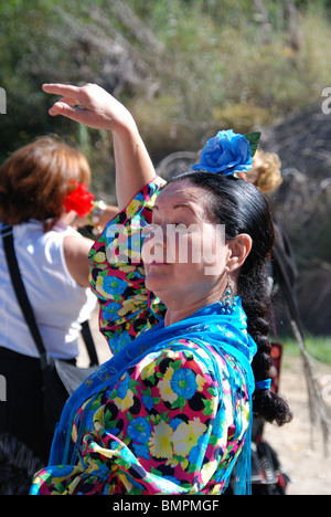 Flamenco Tänzerin, Romeria San Bernabe, religiöse Festival, Marbella, Costa del Sol, Provinz Malaga, Andalusien, Spanien, Europa. Stockfoto