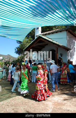 Menschen in traditioneller Kleidung Romeria San Bernabe, Marbella, Costa Del Sol, Provinz Malaga, Andalusien, Südspanien, Westeuropa. Stockfoto