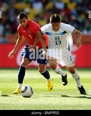 ALEXIS SANCHEZ & ROGER ESPINOZ HONDURAS V CHILE MBOMBELA-Stadion in Südafrika 16. Juni 2010 Stockfoto