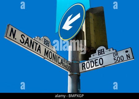 Straße Zeichen zwischen N. Santa Monica Blvd und Rodeo Dr, Los Angeles, Kalifornien, USA Stockfoto