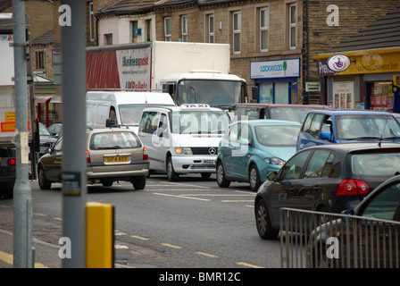 Verkehr in Lockwood, Huddersfield. Stockfoto