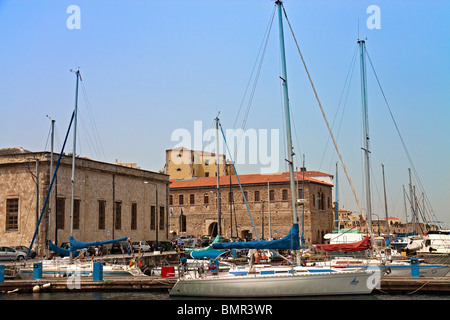 Kreta Chania Hafen Gebäude rund um den Hafen Stockfoto