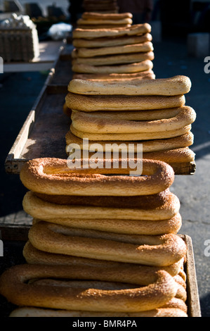 ka'ek (lokale Bagels mit Sesam) verkauft in Ost-Jerusalem. Stockfoto