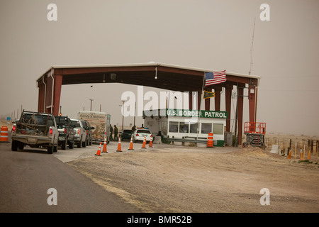 Die isolierten United State Border Patrol-Prüfstation auf Highway 87 zwischen der Grenze Stadt des Presidio und Marfa Texas Stockfoto