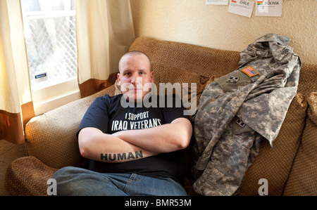 Irak-Krieg-Veteran Michael Kern, Leiter der irakischen Veterans Against the War in der unter der Haube "Peace House" in Killeen, Texas Stockfoto