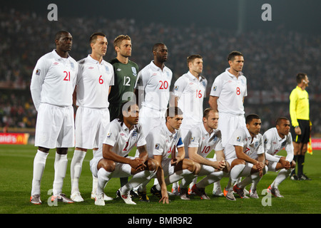 Die England starten elf Zeilen vor der 2010 FIFA World Cup Fußball Spiel gegen die Vereinigten Staaten 12. Juni 2010. Stockfoto