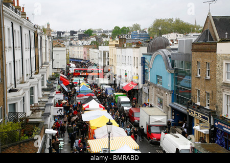 Auf der Dachterrasse Blick auf Portobello Road Market, Notting Hill, London, UK. Electric Cinema sehen auf der rechten Seite. Stockfoto