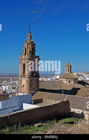 Merced Kirche und Turm (Iglesia y Torre De La Merced), Osuna, Provinz Sevilla, Andalusien, Spanien, Westeuropa. Stockfoto