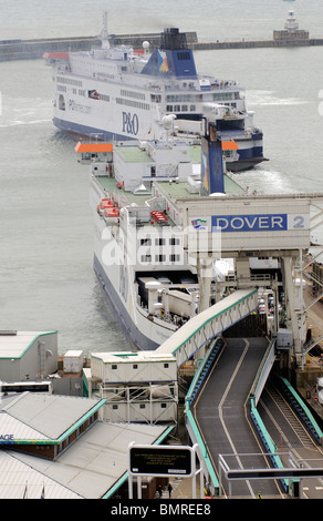 P & O Fähren im Hafen von Dover Kent England UK Braut von Burgund & stolz von Kent Stockfoto