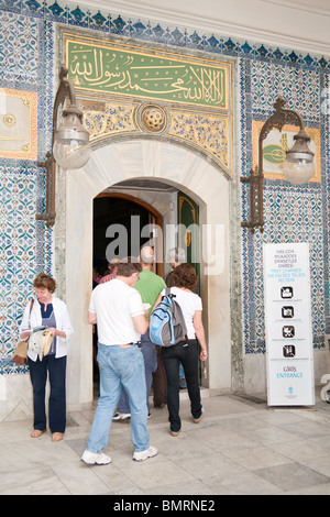 Touristen besuchen die Privy Chamber, Topkapi-Palast, auch bekannt als Topkapi Sarayi, Sultanahmet, Istanbul, Türkei Stockfoto