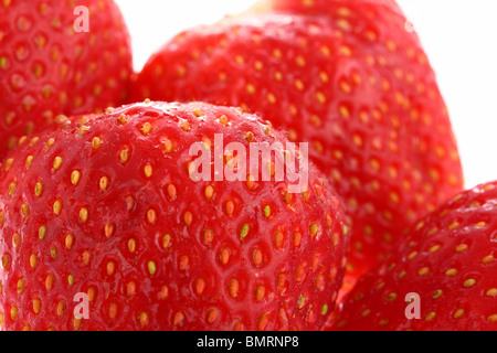 Detail der saftige reife Erdbeeren, isoliert auf weiss Stockfoto