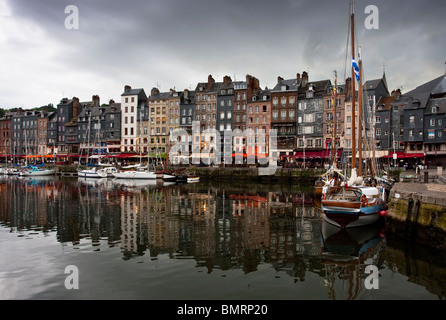 Hafen-Becken von Honfleur, Calvados, Normandie, Frankreich, Europa Stockfoto