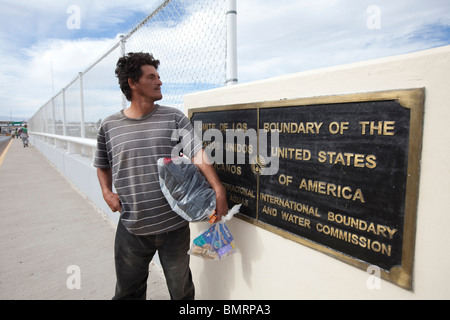 Illegaler Ausländer gefangen im Bereich Tucson Arizona durch das US Department of Homeland Security wird zurückgenommen, Ojinaga, Mexiko Stockfoto