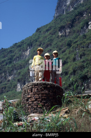 Drei Kinder in Yangshuo Stockfoto