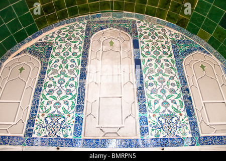 Fliesenwand im Privy Chamber von Sultan Ahmed III, Topkapi-Palast, auch bekannt als Topkapi Sarayi, Sultanahmet, Istanbul, Türkei Stockfoto