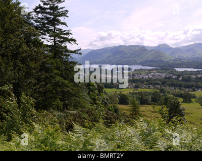 Blick über Keswick, Derwent Water im Lake District, Cumbria. Stockfoto