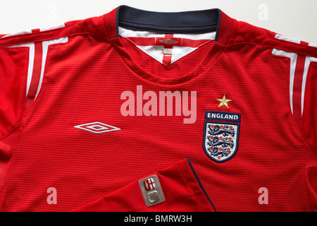 England-Shirt Top mit drei Löwen-Emblem auf Stockfoto