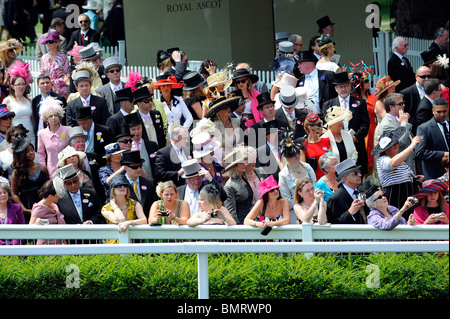 Blick auf Rennen Gänger im Royal Terrarium tagsüber drei Royal Ascot 2010 Stockfoto