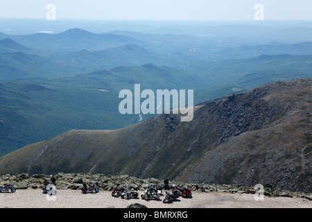 Motorräder auf dem Gipfel des Mount Washington in den White Mountains, New Hampshire USA während der Bike week Stockfoto