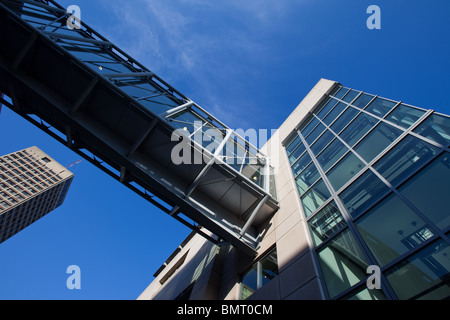 MITS Gebäude E51 und Skybridge, E40 Stockfoto