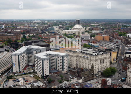 Vereinen die Schüler Unterkunft Gebäude neben dem Adelphi Hotel im Stadtzentrum von Liverpool und Liverpool Metropolitan Cathedral Stockfoto