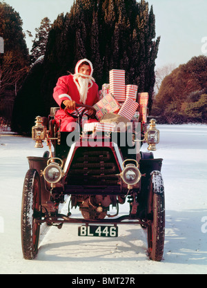 Weihnachtsmann liefern präsentiert auf das National Motor Museum Beaulieu in einem 1901 Dürkopp Stockfoto