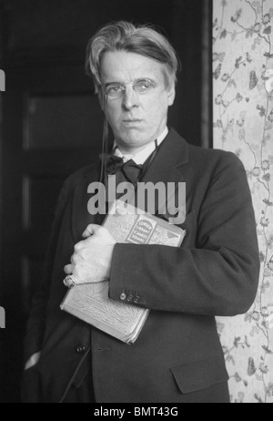 Porträt-Foto-c1920s des irischen Dichters William Butler Yeats (1865-1939) - Sieger von Nobelpreis für Literatur im Jahr 1923. Stockfoto