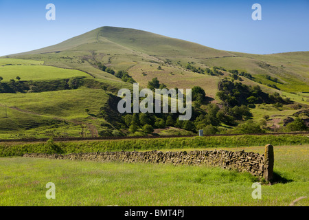 Großbritannien, England, Derbyshire, Vale Edale, Hope Valley Schiene Linie unten Lose Hill Stockfoto