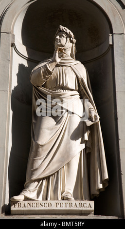 Florenz - Francesco Petrarca Statue auf der Uffizien von Andrea Leoni Stockfoto