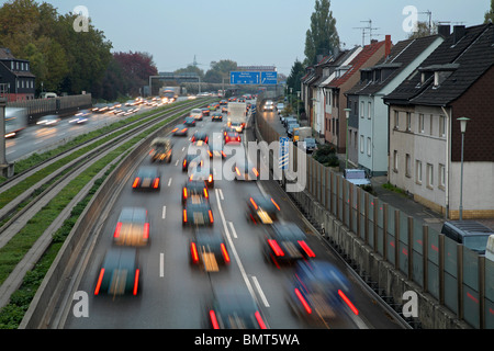 Rush Hour auf der Autobahn A40, Essen, Deutschland Stockfoto