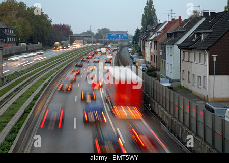 Rush Hour auf der Autobahn A40, Essen, Deutschland Stockfoto