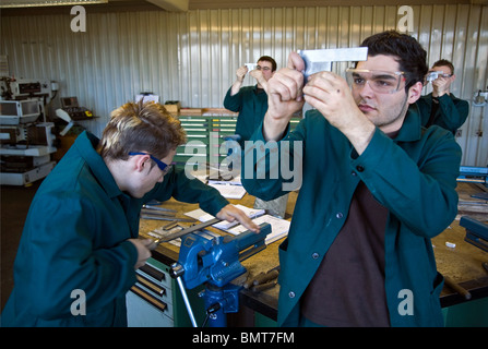 Lehrlinge in einer Lehrwerkstatt, Mülheim an der Ruhr, Deutschland Stockfoto