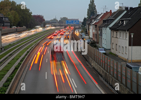 Rush Hour auf der Autobahn A40, Essen, Deutschland Stockfoto