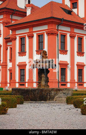 Brunnen in den Gärten von Troja Burg in Prag Stockfoto