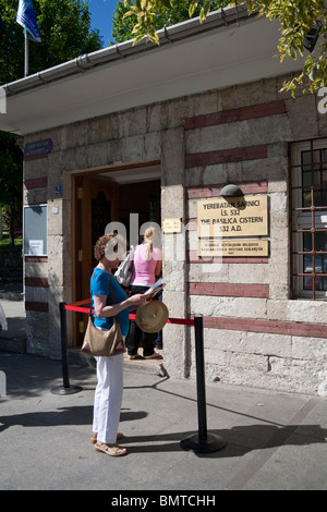 Touristen, die Zisterne, Yerebatan Sarnici, Sultanahmet, Istanbul, Türkei Stockfoto