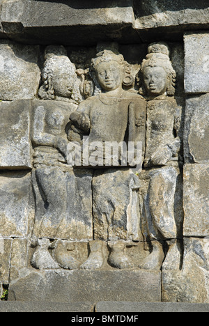 Indonesien-Java-Borobudur, 2nd. Terrasse, drei stehende Figuren in Nischen. Stockfoto