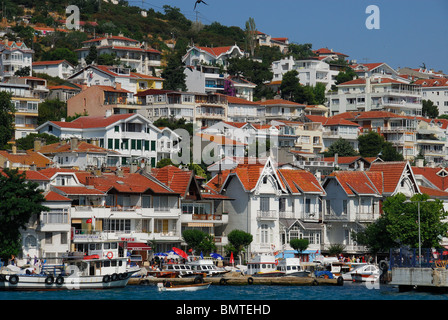 ISTANBUL, TÜRKEI. Ein Blick auf Kinaliada, eines der Prinzeninseln im Marmarameer. 2009. Stockfoto