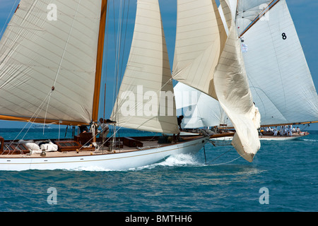 Begegnung von zwei klassischen Yachten Stockfoto