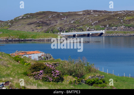 Die Brücke zwischen der Isle of Lewis und die Insel Great Bernera Stockfoto