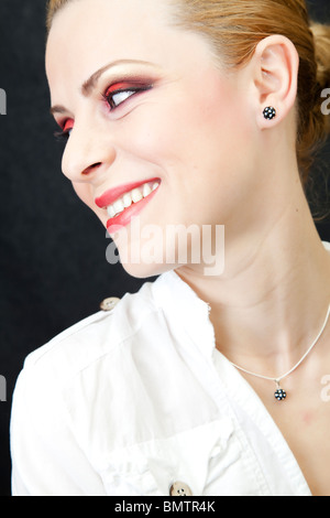 Frauenporträt mit einem roten Make-up Stockfoto