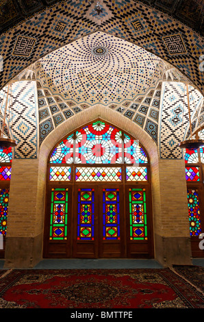 Innere des Winter Gebetssaal, Nazir Ul Mulk Moschee, Shiraz, Iran Stockfoto