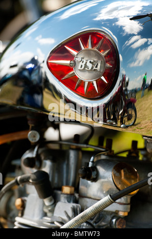 BSA Goldstar. Klassische britische Motorrad chrom Tank und Abzeichen Stockfoto