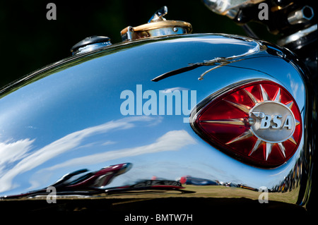 BSA Goldstar. Klassische britische Motorrad chrom Tank und Abzeichen Stockfoto